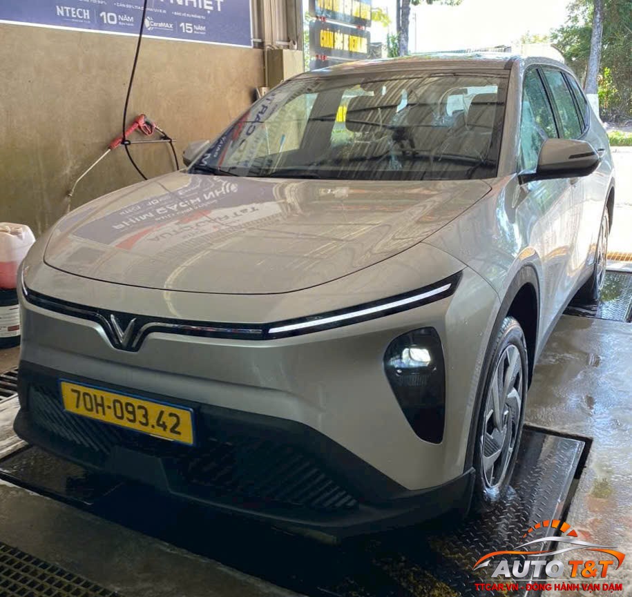 Thay  thảm xe Limogreen. Auto car T & T Dịch Vụ Độ Xe Ô Tô Chuyên Nghiệp  Địa chỉ: 371 Nguyễn Chí Thanh - Phường Tân Ninh - Tỉnh Tây Ninh Điện thoại: 097449459